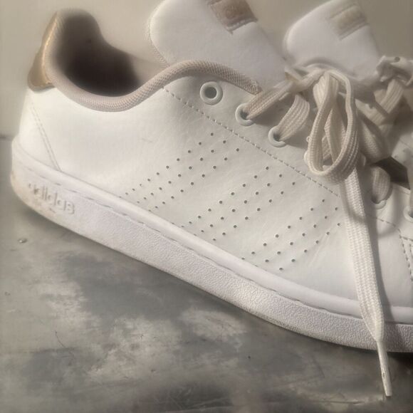 White/Gold Adidas Women’s Sneaker Shoes Size 10 - Picture 2 of 9